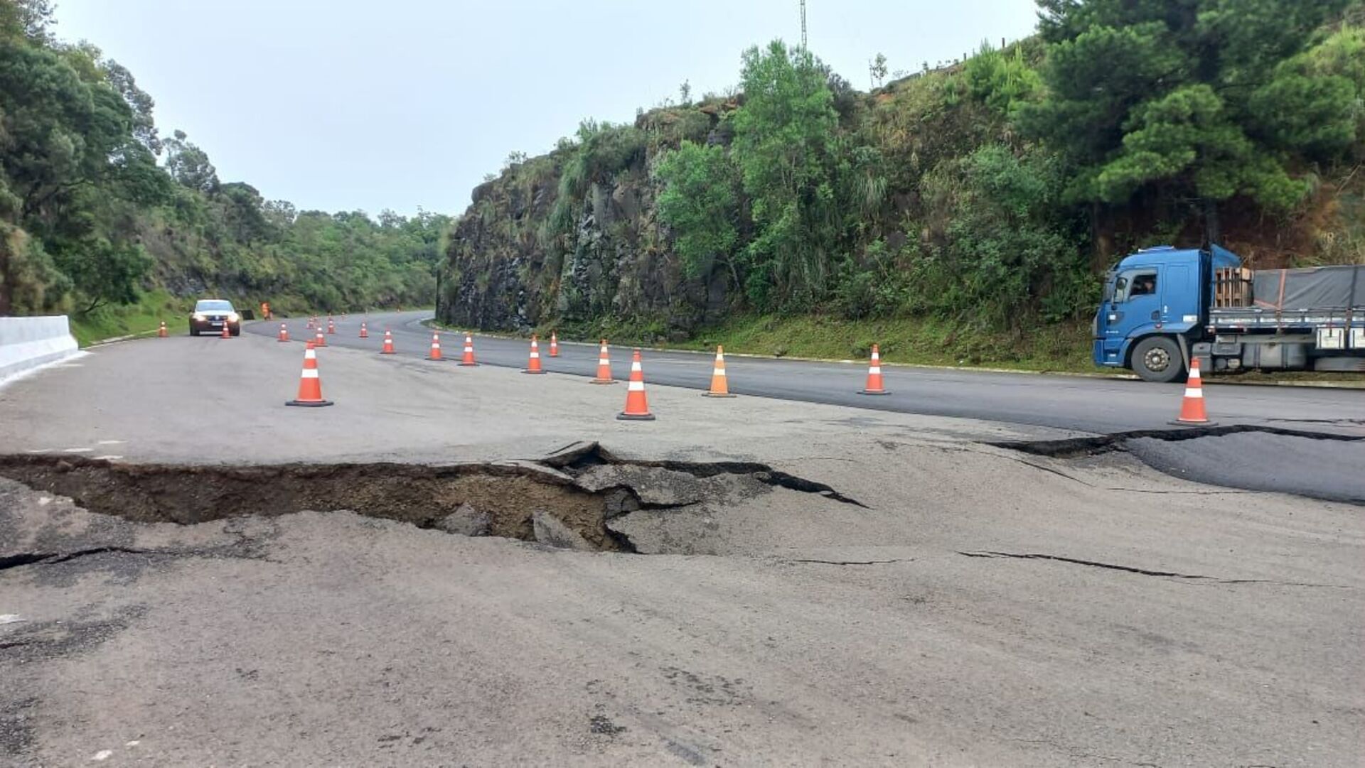 Rodovias federais em Santa Catarina ainda têm pontos de bloqueio no tráfego de veículos 
